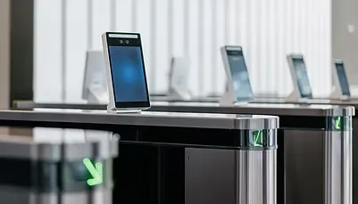 Equipamentos modernos que tornam seu negócio ou condomínio <b>conectados e eficientes</b>. Trabalhamos com fabricantes <b>selecionados</b> e de <b>qualidade comprovada no mercado</b>, com garantia contra eventuais defeitos de fabricação.